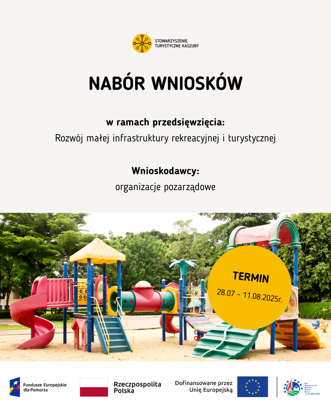 1. Nabór wniosków – infrastruktura rekreacyjna i turystyczna
Plakat informacyjny ogłaszający nabór wniosków dla organizacji pozarządowych w ramach przedsięwzięcia: „Rozwój małej infrastruktury rekreacyjnej i turystycznej”. Termin składania wniosków: 28.07–11.08.2025 r. W dolnej części plakatu znajduje się zdjęcie kolorowego placu zabaw. Na dole plakatu widnieją logotypy w kolejności od lewej: Fundusze Europejskie dla Pomorza, Rzeczpospolita Polska, Dofinansowano przez Unię Europejską, Plan Strategiczny dla Wspólnej Polityki Rolnej na lata 2023–2027.